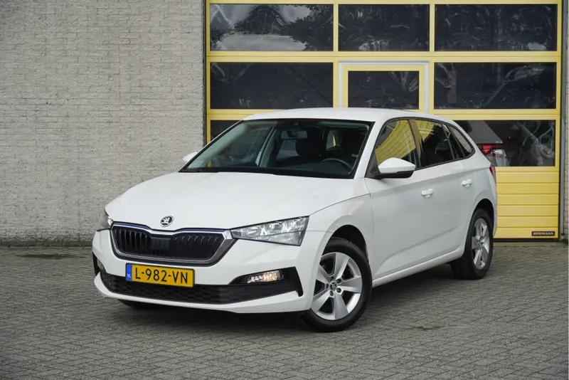 Škoda Scala 1.0 TSI 5drs Ambition BJ2021 Lmv 16" | Led | Pdc | Trekhaak | App-Connect | Airco | Cruise control | Getint glas 2021 leasen bij DreamLease: foto 1