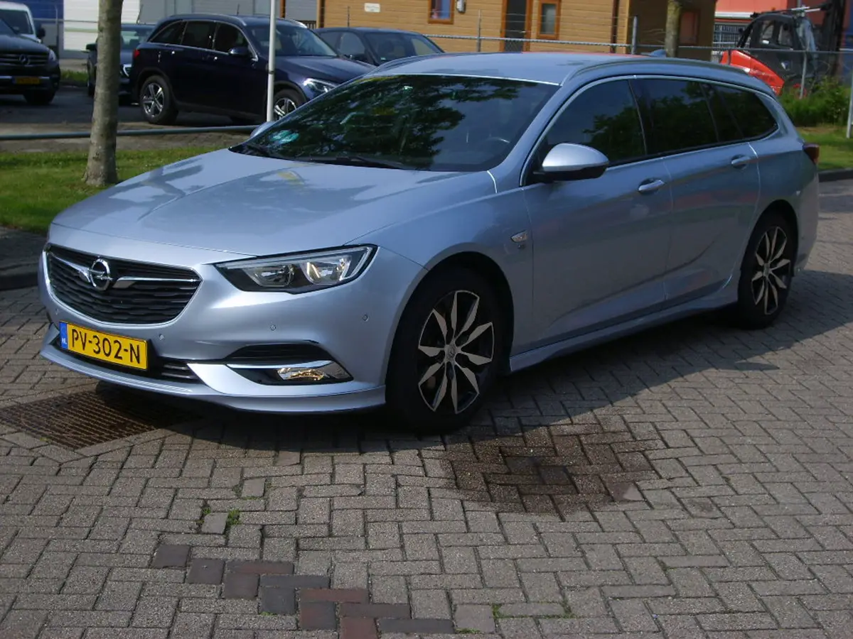 Opel Insignia Sports Tourer 1.5 Turbo Business Executive OPC Line: foto 1