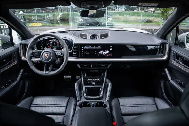 Porsche Cayenne 3.0 S E-Hybrid (519pk) ** Panodak ** Sport Design ** InnoDrive ** Trekhaak ** HUD 2025 leasen bij DreamLease: foto 2