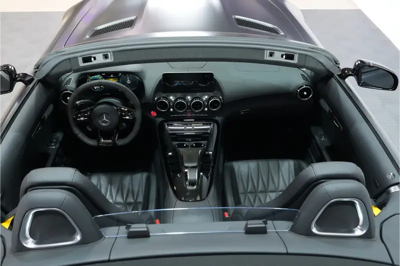Mercedes-AMG GT R Roadster 430kW/585pk DKG7 1/750 VOL XPELL! DISTRONIC PLUS + VIRTUAL COCKPIT + BURMESTER 3D SOUND + 360 CAMERA + BLIS + STOELVERWARMING + AIRSCARF + MBUX NAVIGATIE + ACHTERASBESTURING + HOMELINK + PARKSENSOREN + 19"/20" LM-VELGEN! 2019 leasen bij DreamLease: foto 2