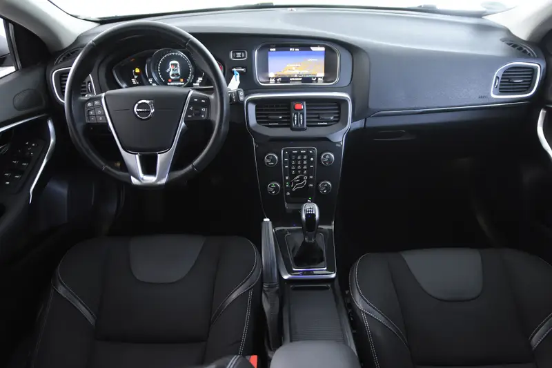 Volvo V40 2.0 T3 Nordic+ *Leer*Navigatie*Stoelverwarming*Trekhaak* 2017 leasen bij DreamLease: foto 2