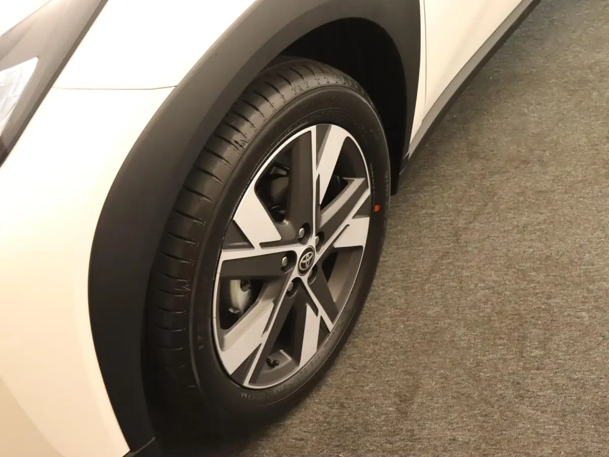 Toyota Aygo X Hybrid 115 Pulse: foto 2