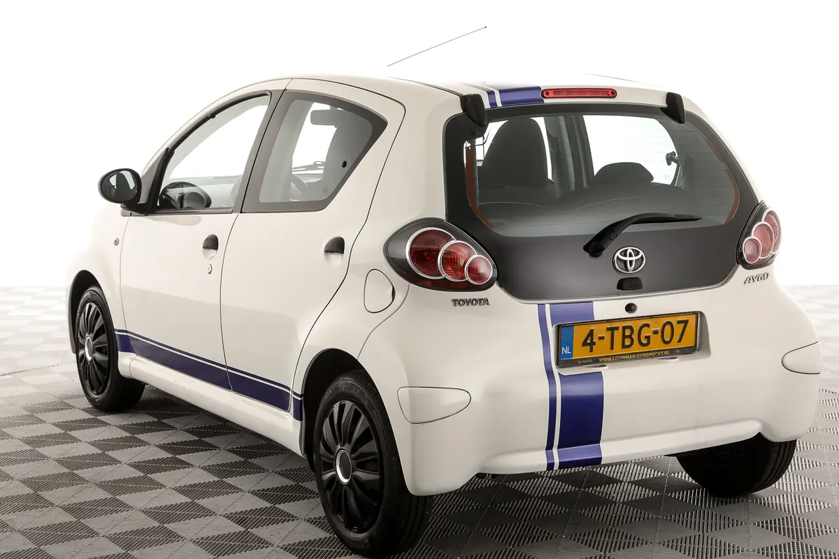 Toyota Aygo 1.0 VVT-I Now 5drs: foto 2