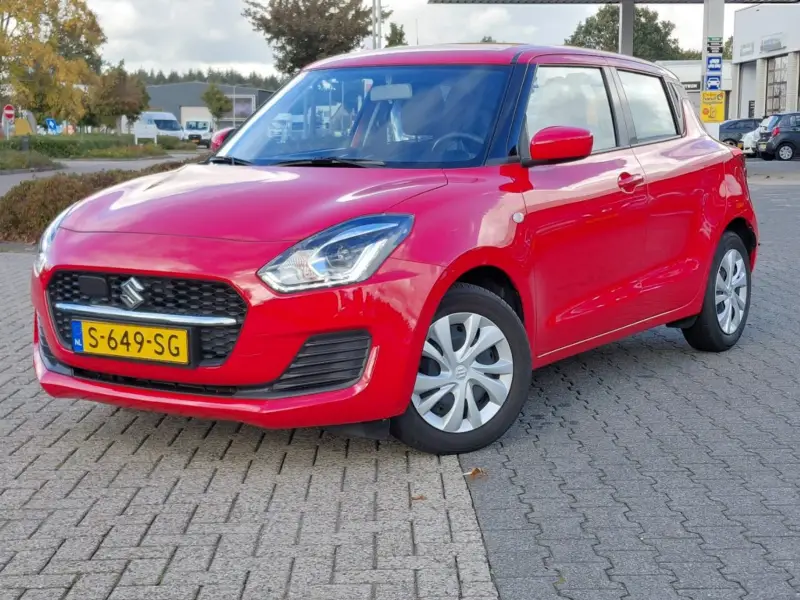 Suzuki Swift 1.2 COMFORT DAB+ ADDAPTIVE CRUISECONTROL BLUETOOTH 2023 leasen bij DreamLease: foto 1