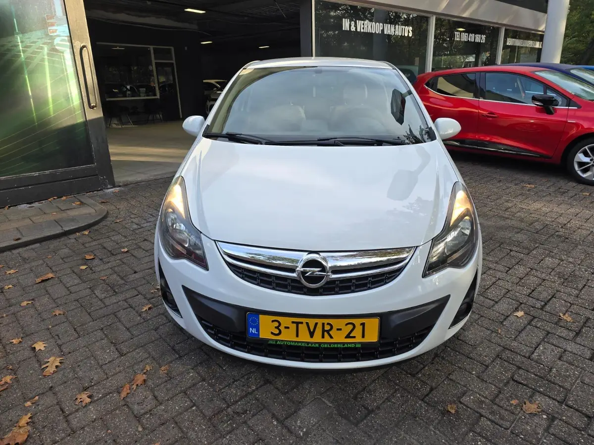 Opel Corsa 1.4-16V BlitZ: foto 2