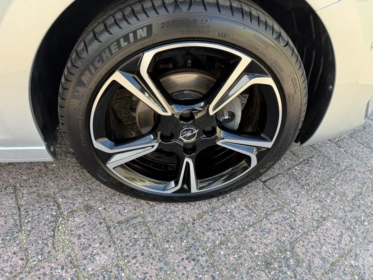 Opel Corsa 1.2 GS: foto 32