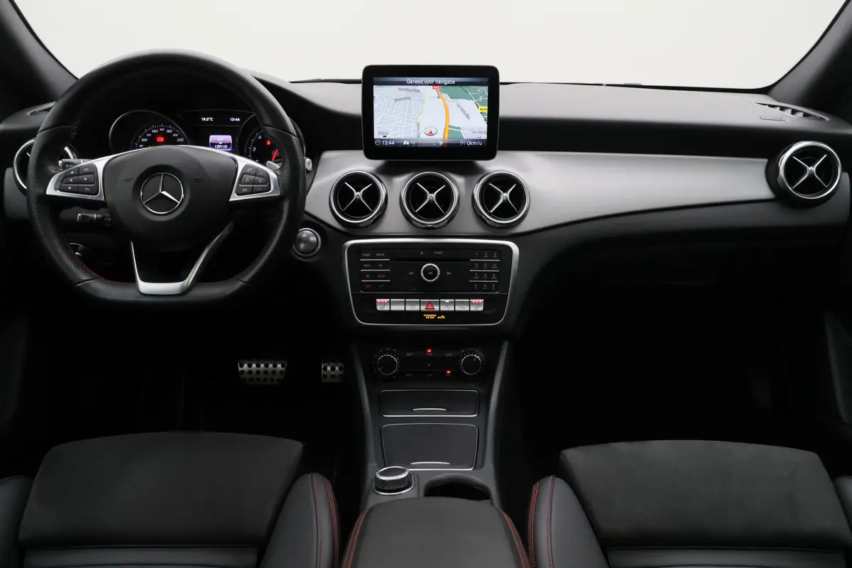 Mercedes-Benz GLA 200 Premium Plus AMG: foto 2