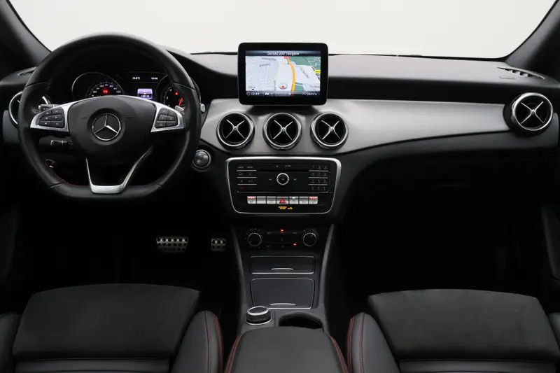 Mercedes-Benz GLA 200 Premium Plus AMG 2020 leasen bij DreamLease: foto 2