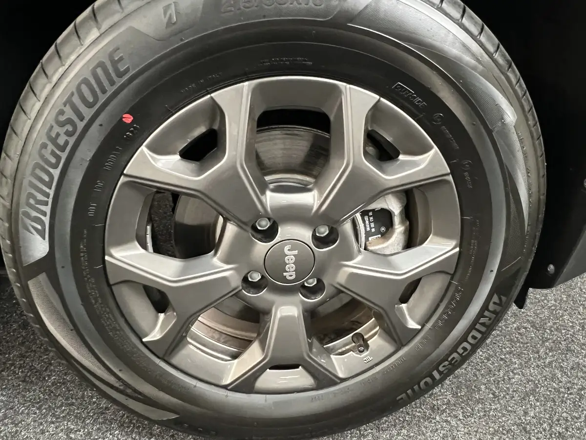 Jeep Avenger 1.2 e-Hybrid Longitude automaat 100 PK: foto 56
