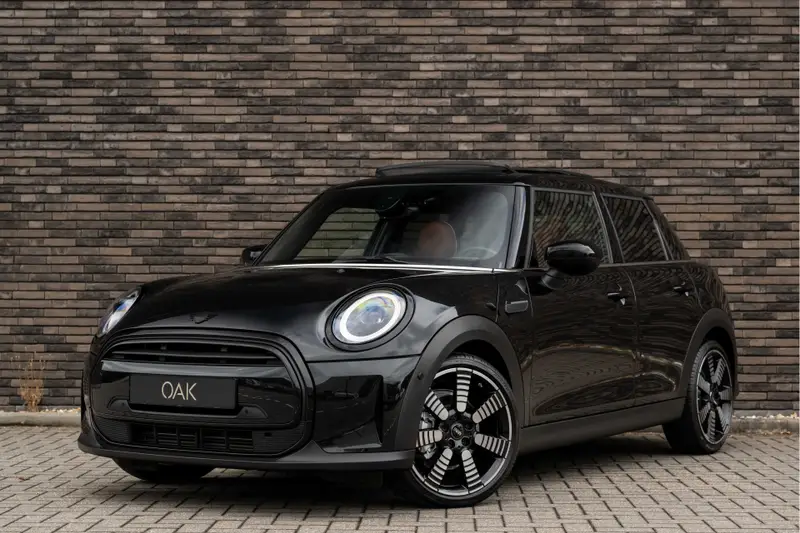 MINI 5-Deurs 1.5 Cooper Aut. | Navi | Panorama | Chester Leder | Camera | Head-Up | 17"LM | MIdnight Black 2023 leasen bij DreamLease: foto 2