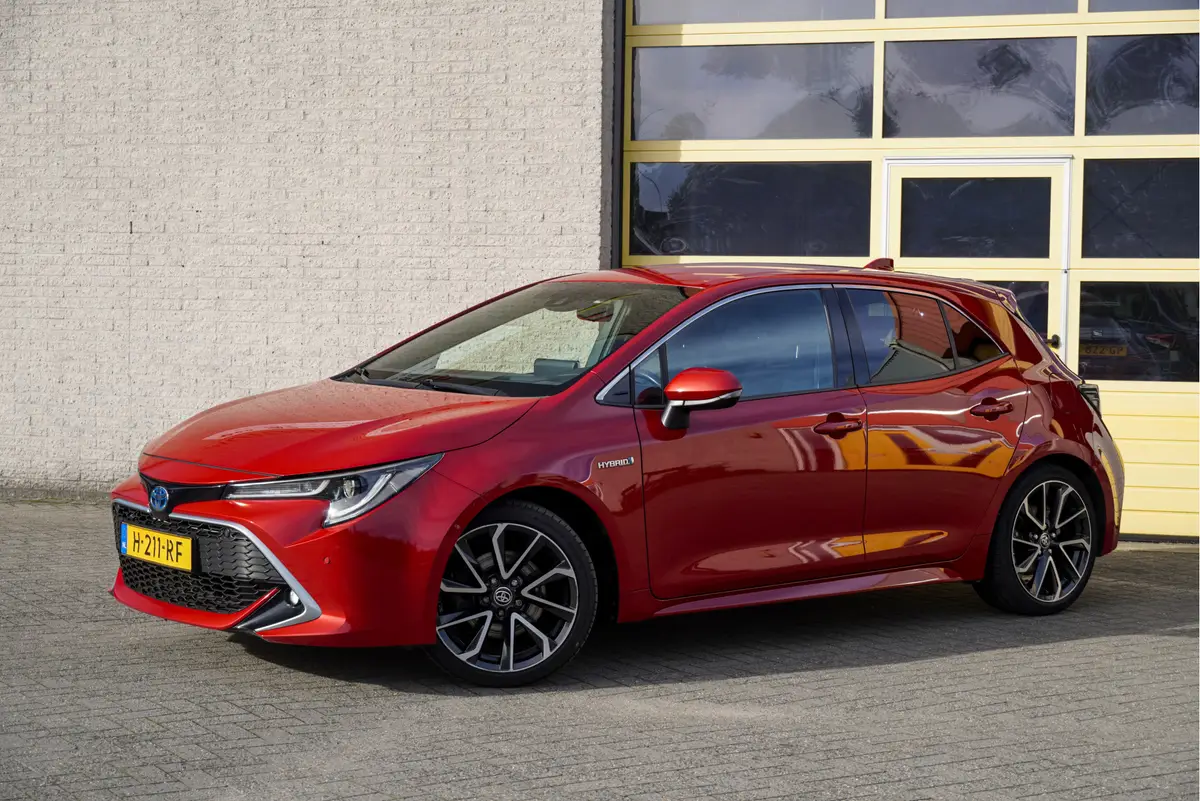 Toyota Corolla 2.0 Hybrid Automaat! 5drs Executive BJ2020 Lmv 18" | Led V+A | Pdc | Keyless entry | Trekhaak | Achteruitrijcamera | App-Connect | Navi | Head-up display | Sportstoelen | Verwarmde voorstoelen | Zwarte hemel | Extra getint glas: foto 2