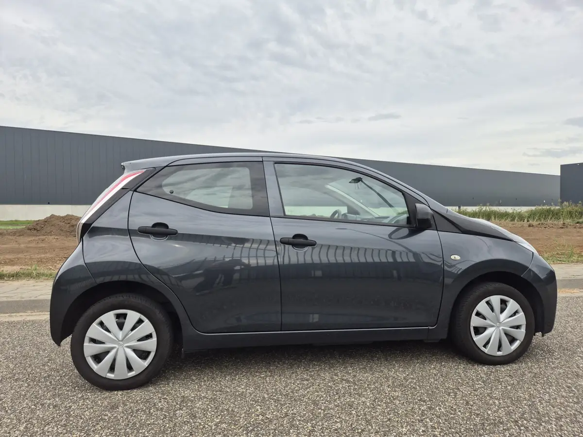 Toyota Aygo 1.0 VVT-i X-FUN: foto 2