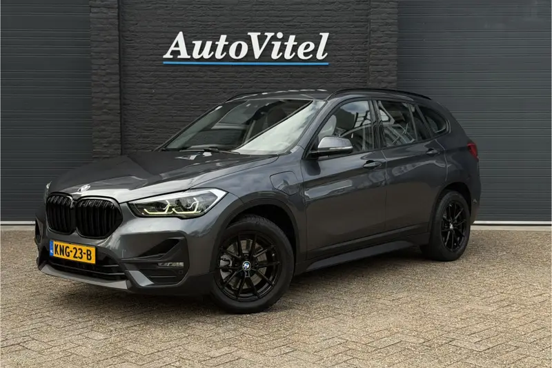BMW X1 xDrive25e | Elektrische Klep | PDC V + A | LED | Apple Carplay | DAB | 35x op voorraad ! 2021 leasen bij DreamLease: foto 1