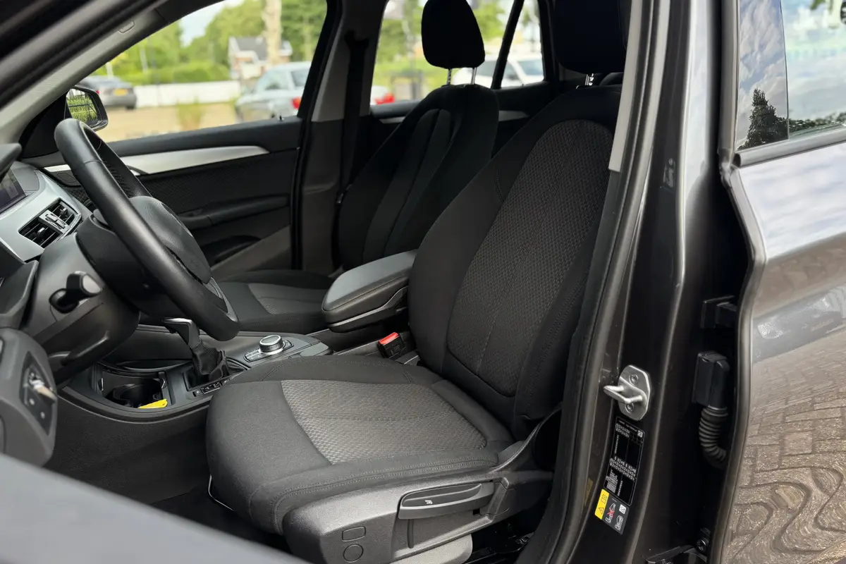 BMW X1 xDrive25e | Elektrische Klep | PDC V + A | LED | Apple Carplay | DAB | 35x op voorraad !: foto 2
