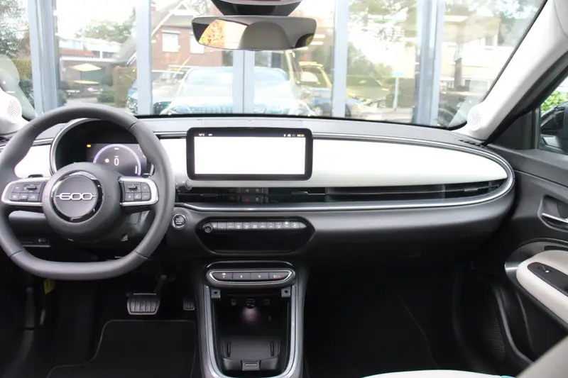 Fiat 600 1.2 Hybrid La Prima 2025 leasen bij DreamLease: foto 2