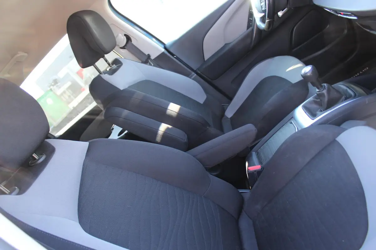 Citroën C4 Picasso 1.2 PureTech Business nap trekhaak camera multimedia navi parkeersensoren trekhaak: foto 36