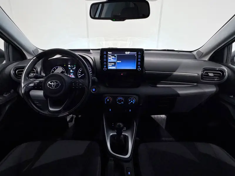 Toyota Yaris 1.5 VVT-i Active /Clima/Cruise/Keyless/CarPlay/LED/HeadUp/Camera/Bots/LaneAss 2021 leasen bij DreamLease: foto 2