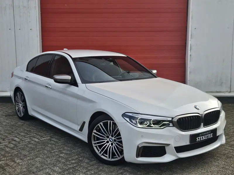 BMW 5 Serie M550i xDrive High Executive | Head-up | Elek. Trekhaak | 2018 leasen bij DreamLease: foto 1