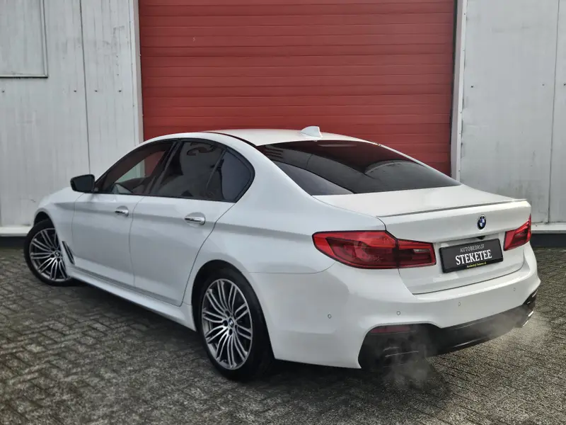 BMW 5 Serie M550i xDrive High Executive | Head-up | Elek. Trekhaak | 2018 leasen bij DreamLease: foto 2