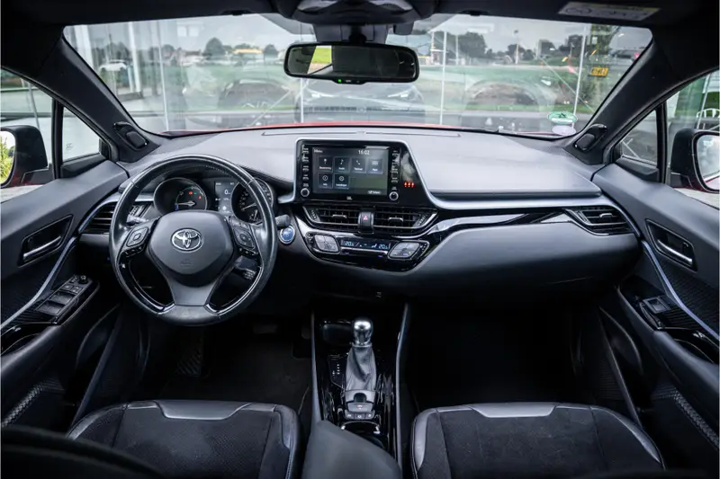 Toyota C-HR 2.0 Hybrid Executive ** Trekhaak ** JBL ** Leder/alcantara 2021 leasen bij DreamLease: foto 2