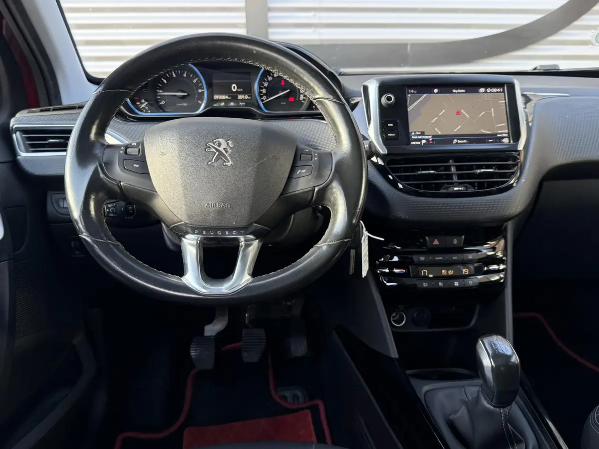 Peugeot 2008 1.2 PureTech Allure: foto 2
