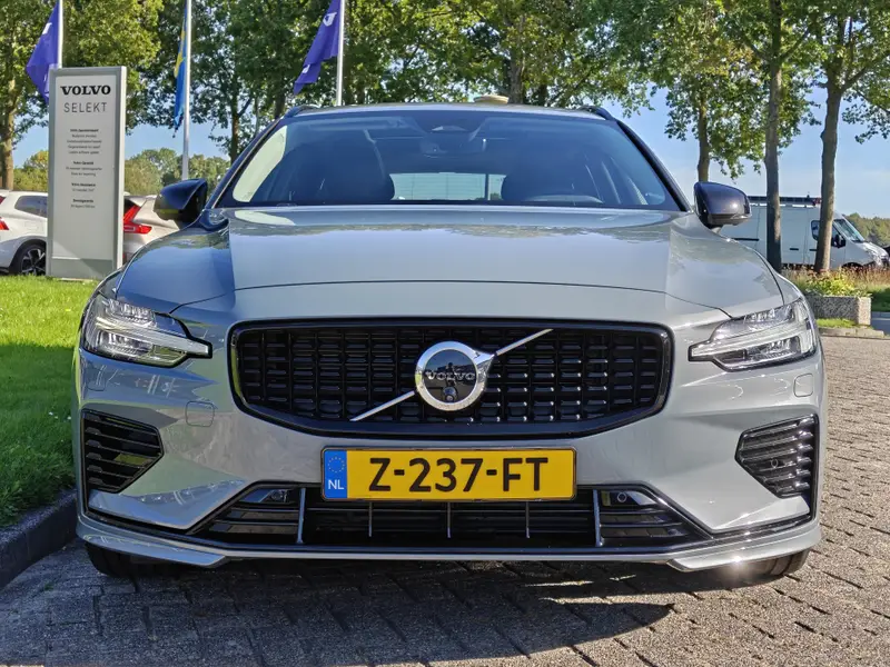 Volvo V60 T6 Plug-in hybrid AWD Ultimate Dark 2024 leasen bij DreamLease: foto 2