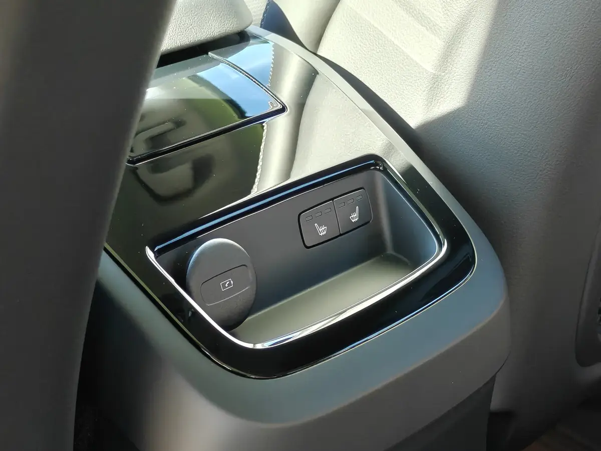 Volvo V60 T6 Plug-in hybrid AWD Ultimate Dark: foto 61
