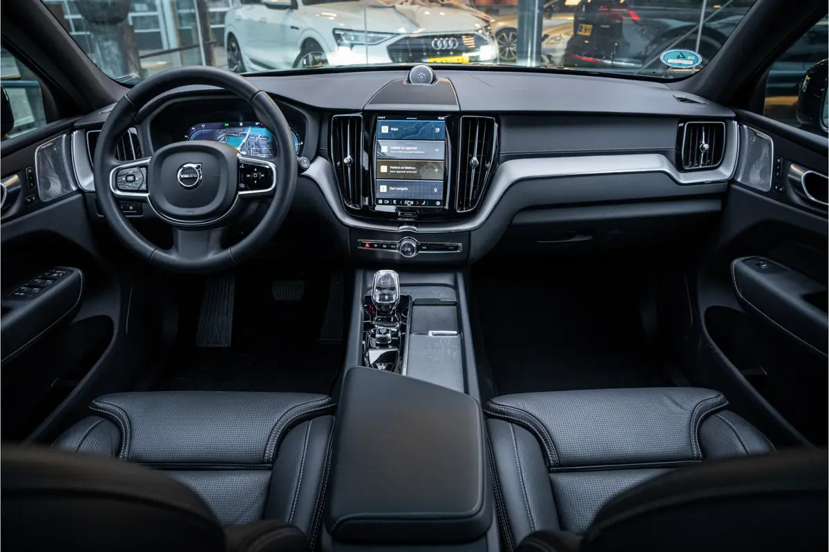 Volvo XC60 T8 Recharge AWD Ultra Black Edition ** Ventilatie ** B&W ** Massage ** 360 camera: foto 2