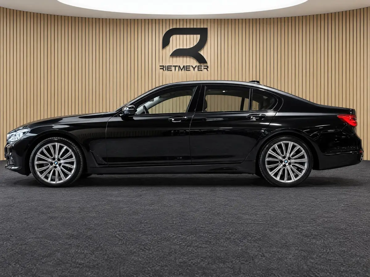 BMW 7 Serie 750i xDrive: foto 2
