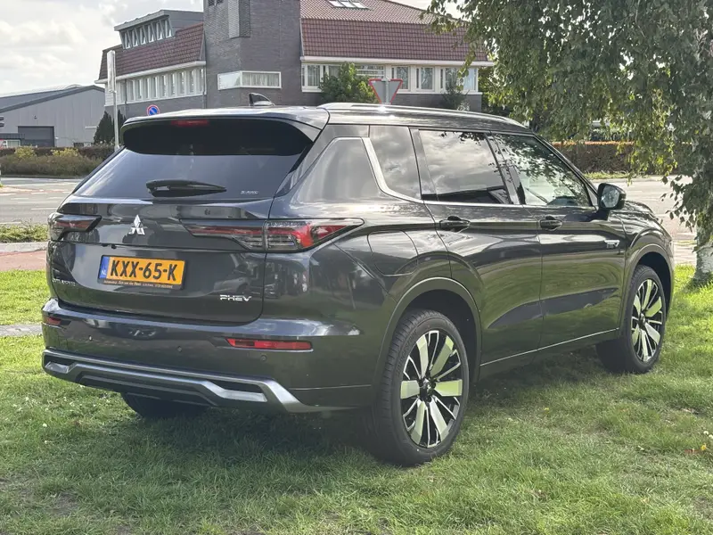 Mitsubishi Outlander 2.4 PHEV Instyle 2026 leasen bij DreamLease: foto 2