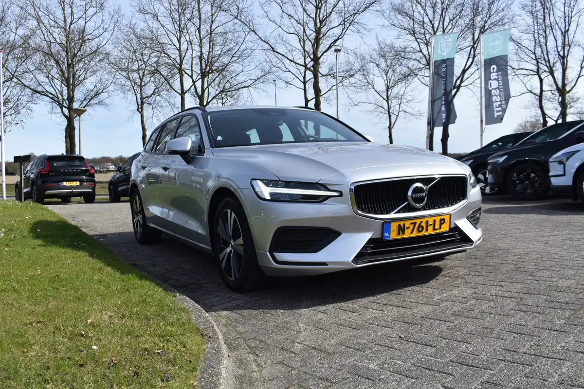 Volvo V60 B3 177PK Automaat Momentum Advantage: foto 2