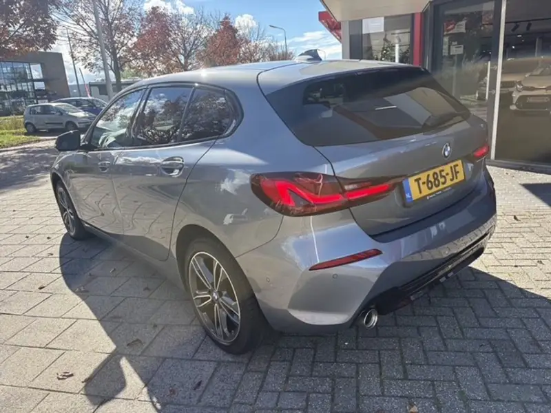BMW 1 Serie 118i Introduction Edition | Navi | Camera | Cruise | 61.233 km 2023 leasen bij DreamLease: foto 2