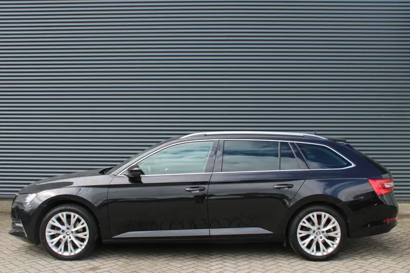 Škoda Superb Combi 1.4 TSI iV Business Virtual-Cockpit Afn.-trekhaak Memory-Stoelen Leer/Alcantara Carplay Camera 2022 leasen bij DreamLease: foto 2