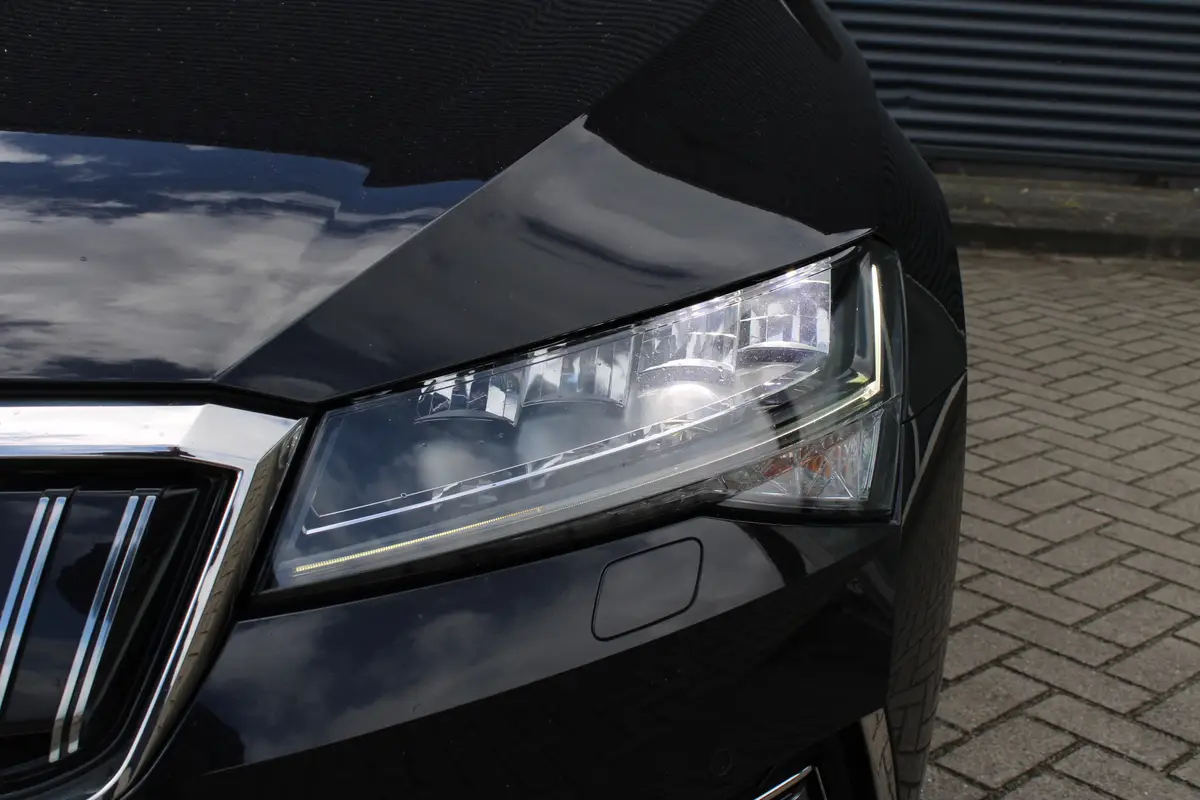 Škoda Superb Combi 1.4 TSI iV Business Virtual-Cockpit Afn.-trekhaak Memory-Stoelen Leer/Alcantara Carplay Camera: foto 26