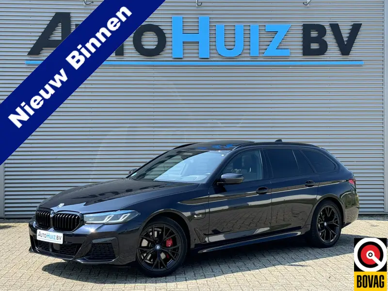 BMW 5 Serie Touring 530e High Executive M Sport Panoramadak Trekhaak Harman-Kardon Carplay 19 inch Laser Licht Keyless Entry Head-Up Display SOH 91% 2022 leasen bij DreamLease: foto 1