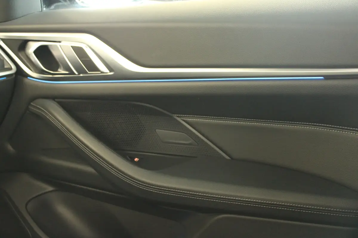 BMW i4 eDrive40 84 kWh M-Sport Schuif-/kanteldak Leer Camera Led SOH 97%: foto 45