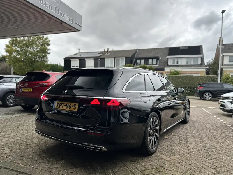 Mercedes-Benz E-Klasse Estate 300 e Exclusive Line 2025 leasen bij DreamLease: foto 2