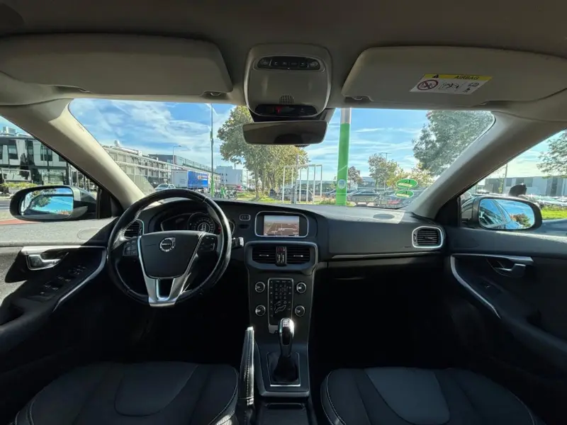 Volvo V40 2.0 D2 Inscription 6vers airco navi 167dkm 2019 leasen bij DreamLease: foto 2