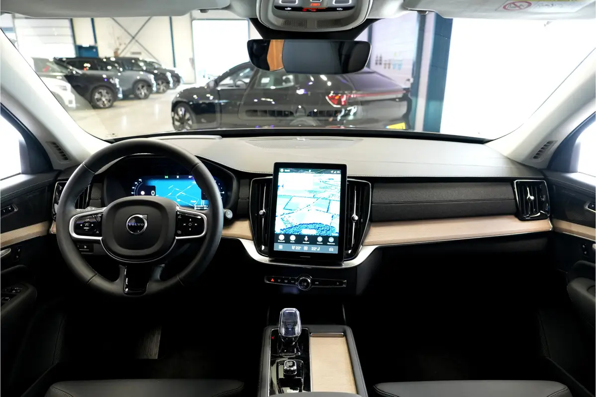 Volvo XC90 2.0 T8 AWD 335kW/456pk Aut8 Plug-in hybrid Plus Bright 7P PANORAMADAK + HARMAN/KARDON + 360 CAMERA + MATRIX LED + PILOT ASSIST + STOEL-&STUURVERWARMING + HEAD-UP DISPLAY + ADAPT.CRUISE + BLIS + PARKSENSOREN V&A + 21" LM-VELGEN!!: foto 2
