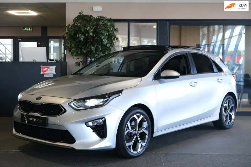 Kia Ceed 1.4 T-GDi AUT Pano Trek Navi Leder Cam Pdc Cruise 2018 leasen bij DreamLease: foto 1