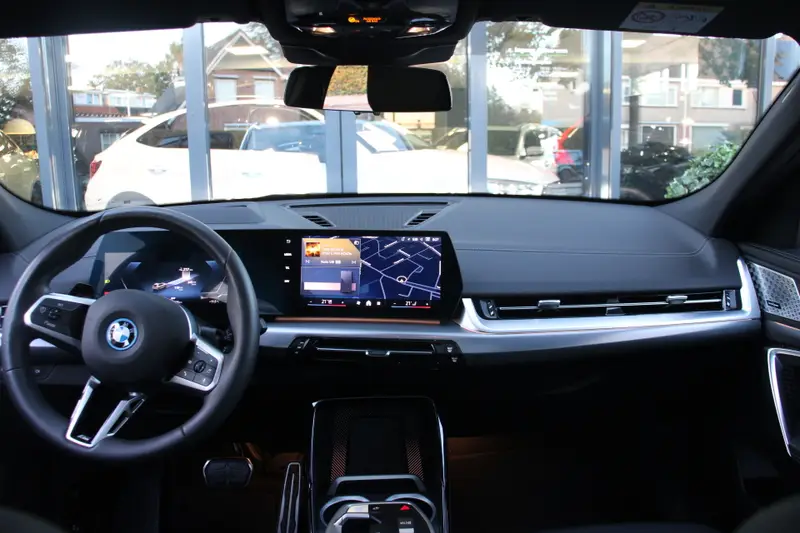 BMW iX2 eDrive20 67 kWh M Sport Pro Edition 2025 leasen bij DreamLease: foto 2