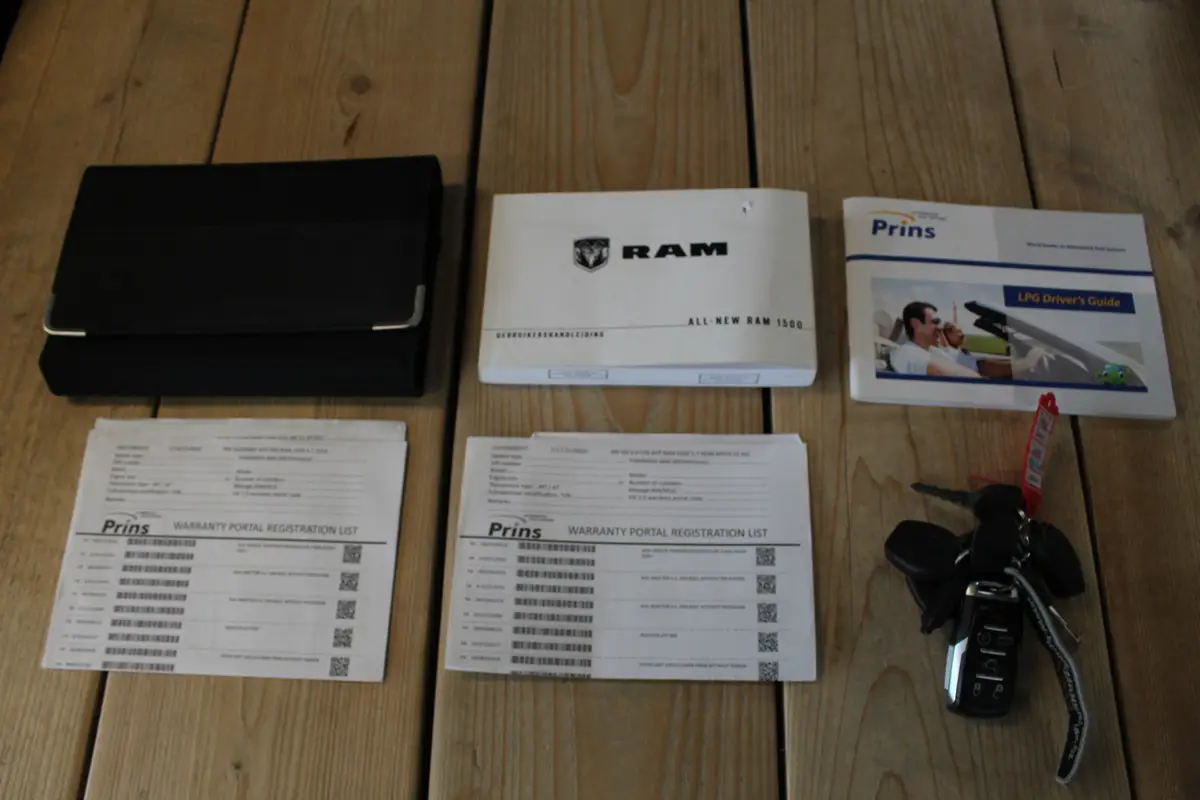 Dodge Ram 1500 5.7 V8 4x4 Crew Cab Laramie: foto 37