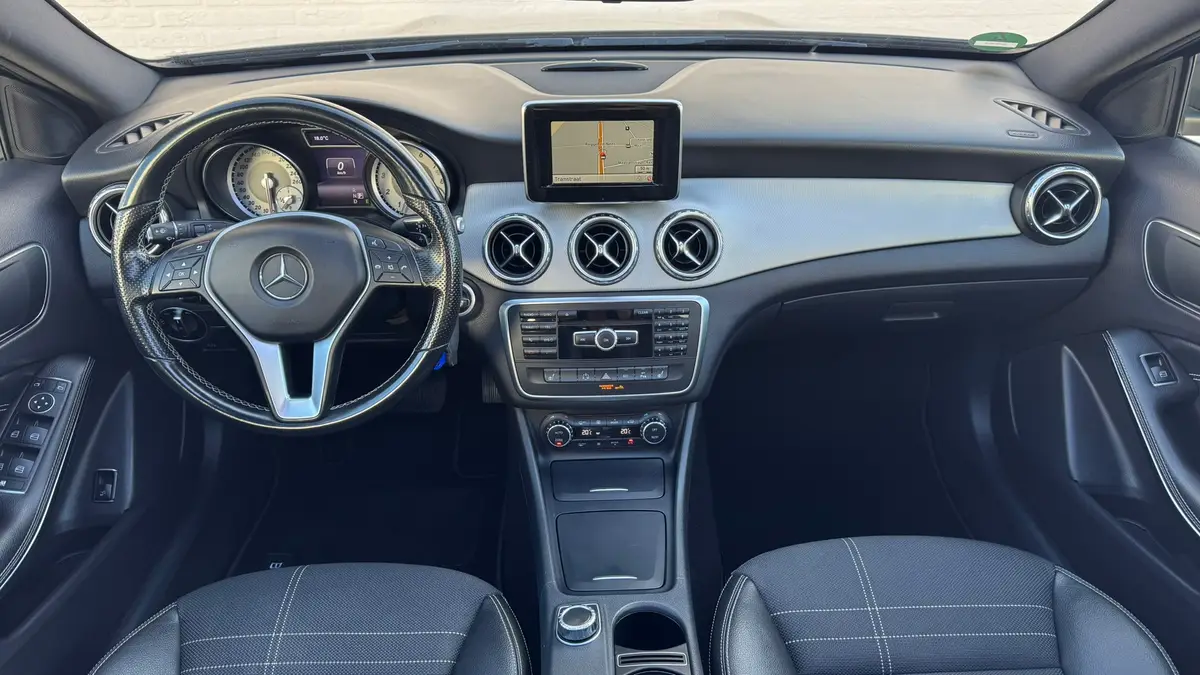 Mercedes-Benz GLA 200 Edition Trekhaak All-Season Banden Panorama dak Automaat Cruise Clima Led verlichting: foto 2