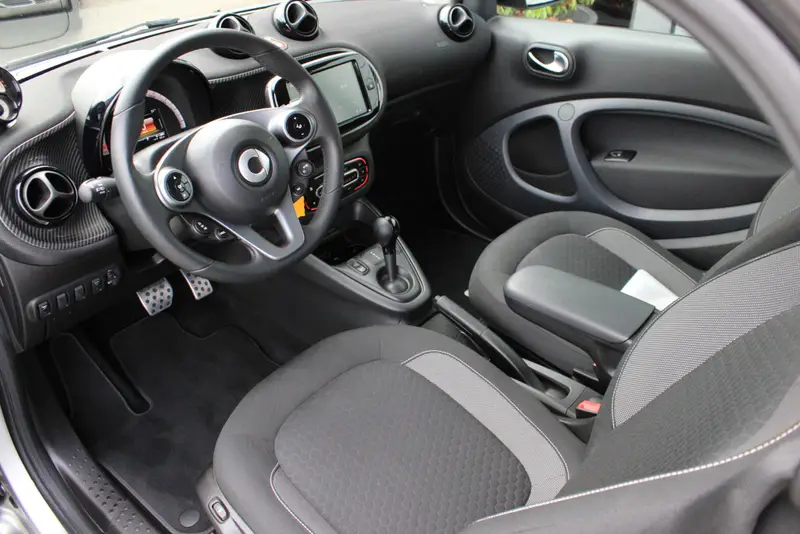 smart Fortwo EQ BRABUS Mattrunner 2021 leasen bij DreamLease: foto 2