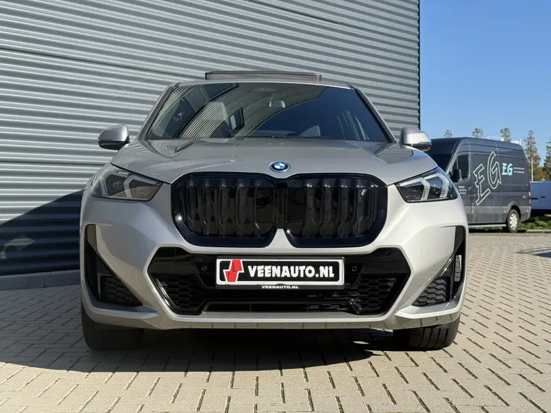 BMW iX1 xDrive30 67 kWh 2023 leasen bij DreamLease: foto 2