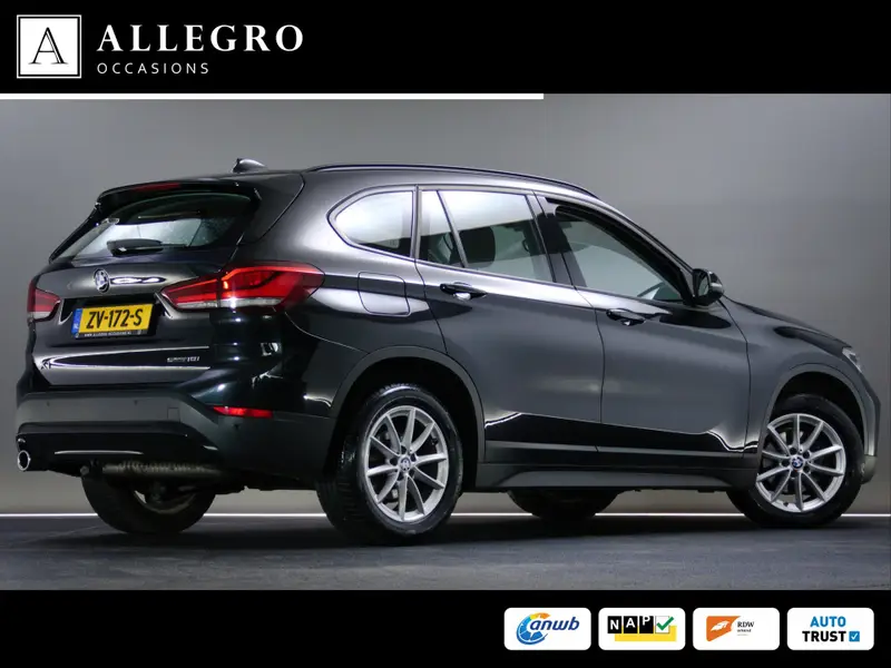 BMW X1 SDrive 18i High Executive Edition (HEAD-UP DISPLAY, TREKHAAK AFNEEMBAAR, NAVIGATIE PROFESSIONAL, CRUISE CONTROL, AIRCO) 2019 leasen bij DreamLease: foto 2
