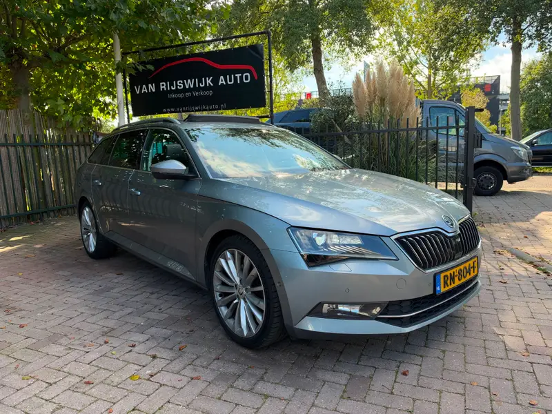 Škoda Superb Combi 1.6 TDI Style Business Pano Xenon Cam Ex Bpm 2018 leasen bij DreamLease: foto 1