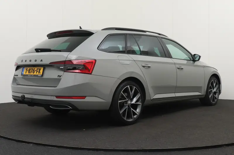 Škoda Superb Combi 218 PK PHEV Aut. Sportline 2023 leasen bij DreamLease: foto 2