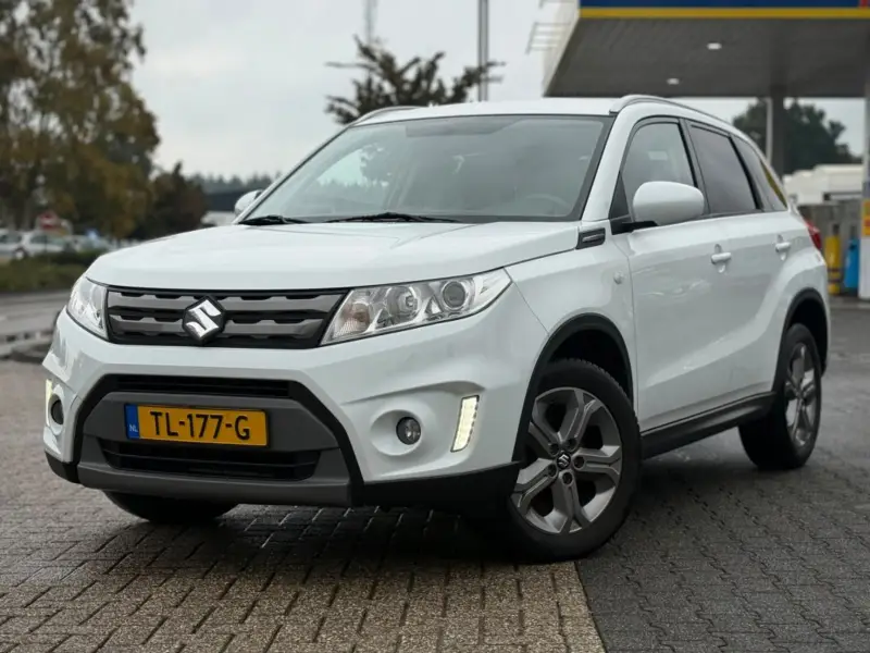 Suzuki Vitara 1.6 EXLUSIVE TREKHAAK CAMERA CARPLAY NAVI 2018 leasen bij DreamLease: foto 1