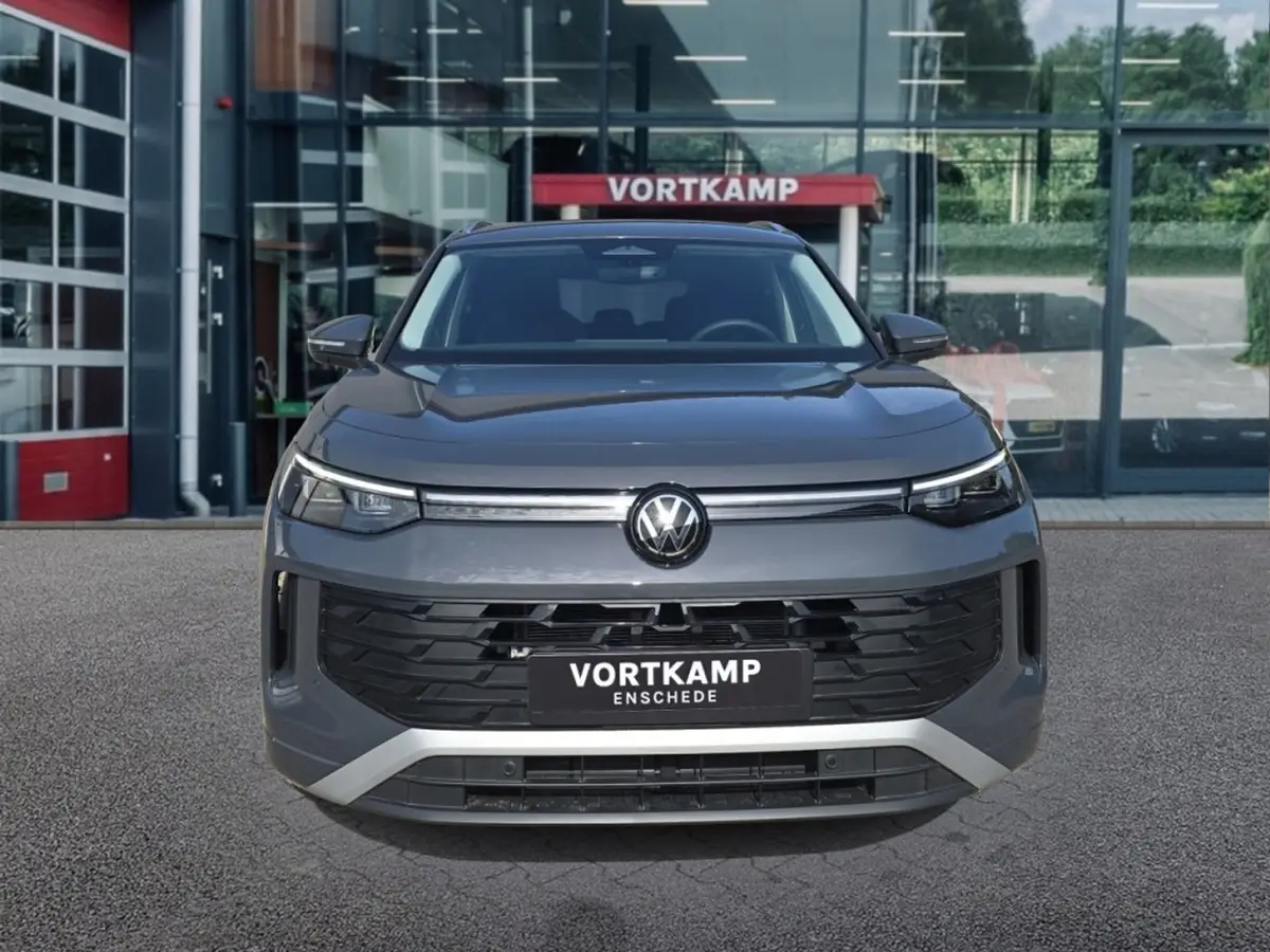 Volkswagen Tayron 1.5 eTSI DSG LIFE 7PERS/TREKHAAK/CAMERA/ELEKKLEP/ACC/STOEL+STUURVERW: foto 2